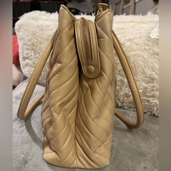 ❤️SOLD❤️ Auth Vintage CHANEL Beige Lambskin Chevron Shoulder Bag with 24K GHW - Picture 5 of 9